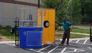 Dunk tank